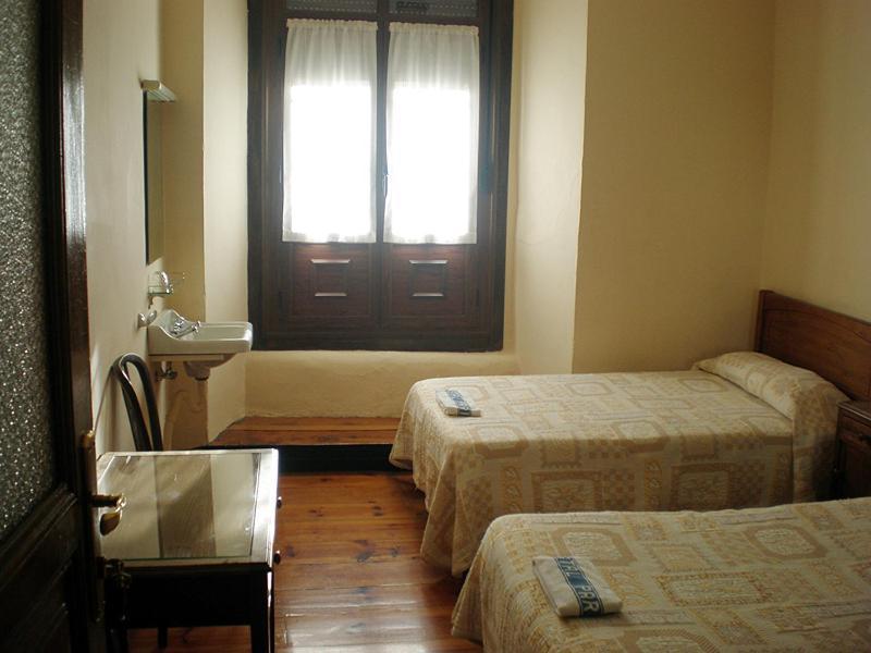 Hostal Paris Jaca Pokoj fotografie