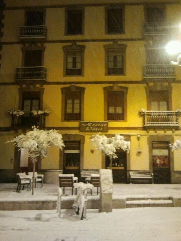 Hostal Paris Jaca Exteriér fotografie