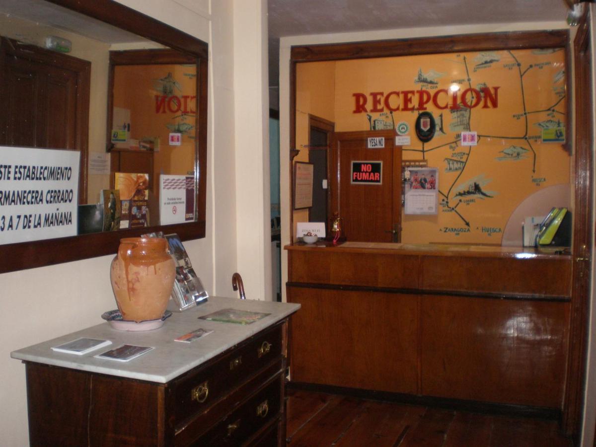 Hostal Paris Jaca Exteriér fotografie